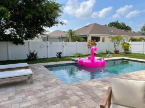 Paradise Heated Pool Home Near IMG and Siesta Key Beach